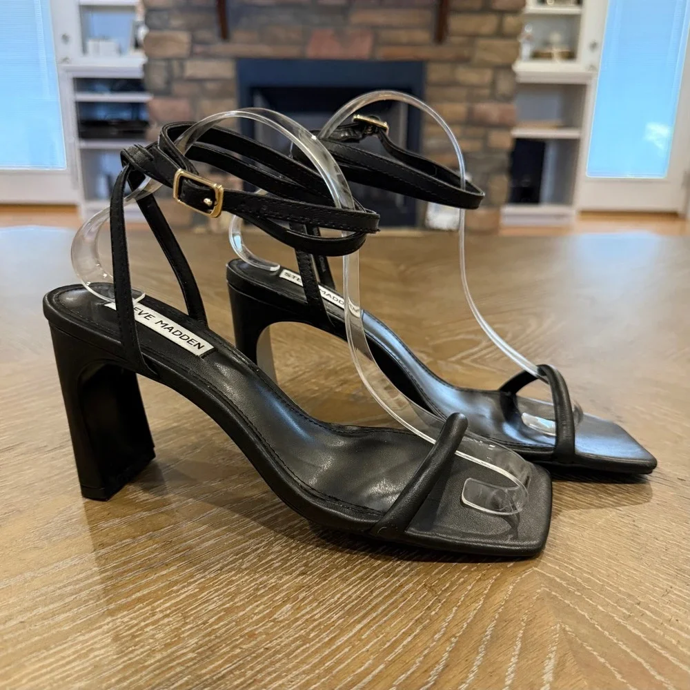 Steve Madden Eryka Black Leather Square Toe Block Heel Sandals 8M NWOB
